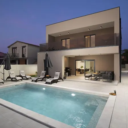 Del Sol Bei Fazana Mit Privatem Pool By Interhome * Valbandon