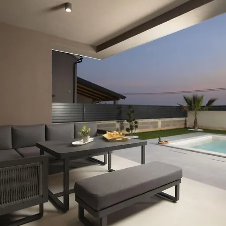 Holiday home Del Sol Bei Fazana Mit Privatem Pool By Interhome Valbandon