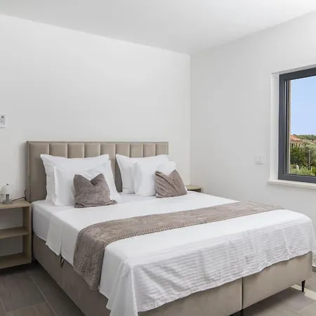 Holiday home Del Sol Bei Fazana Mit Privatem Pool By Interhome Valbandon