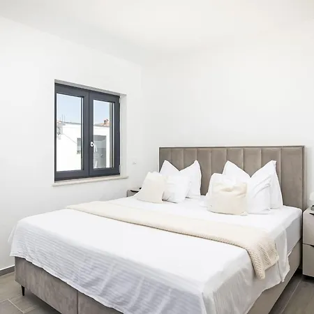 Feriehus Del Sol Bei Fazana Mit Privatem Pool By Interhome Valbandon