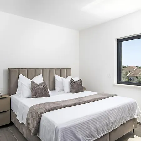 Del Sol Bei Fazana Mit Privatem Pool By Interhome Feriehus