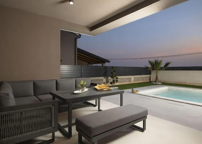 Holiday home Del Sol Bei Fazana Mit Privatem Pool By Interhome Valbandon