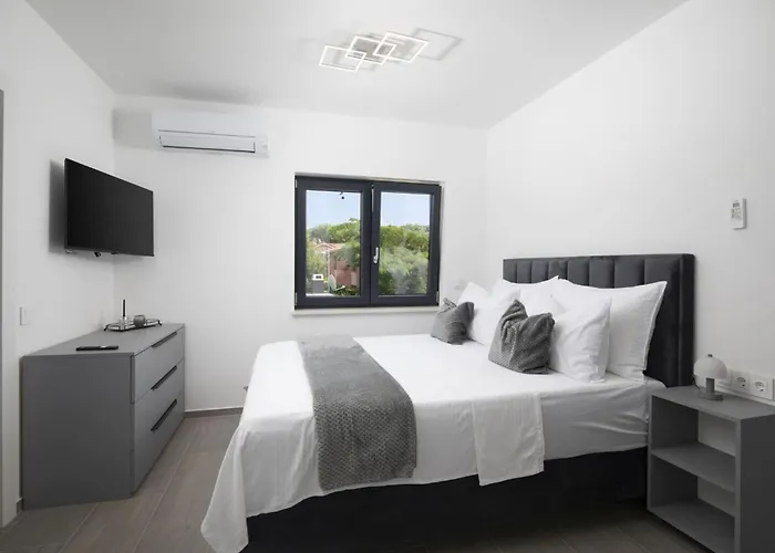 Del Sol Bei Fazana Mit Privatem Pool By Interhome