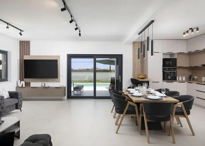 Holiday home Del Sol Bei Fazana Mit Privatem Pool By Interhome Valbandon