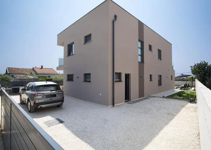 Del Sol Bei Fazana Mit Privatem Pool By Interhome Valbandon